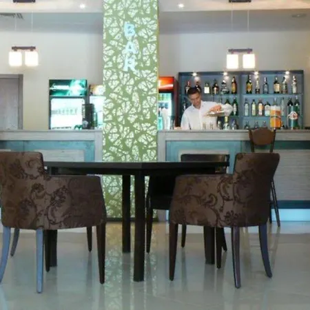 מלון Hotel Central גולדן סנדס