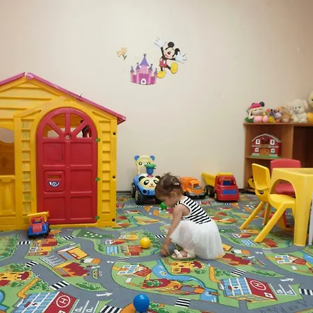 מלון Hotel Central 4*