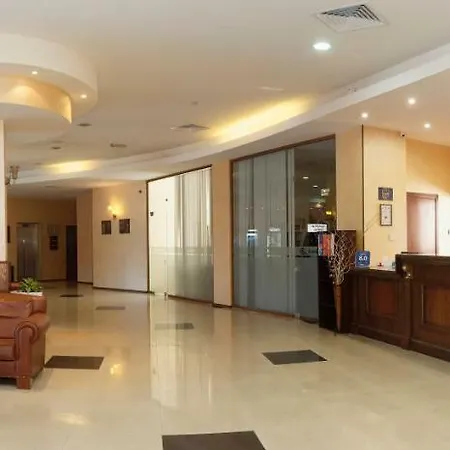 מלון Hotel Central 4*